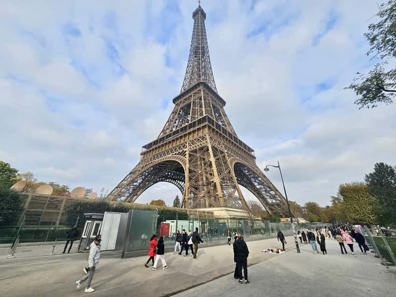 Eiffel Tower Ticket: Summit or 2nd Floor + Audioguide - Using the Phone Audioguide Like a Smart Local