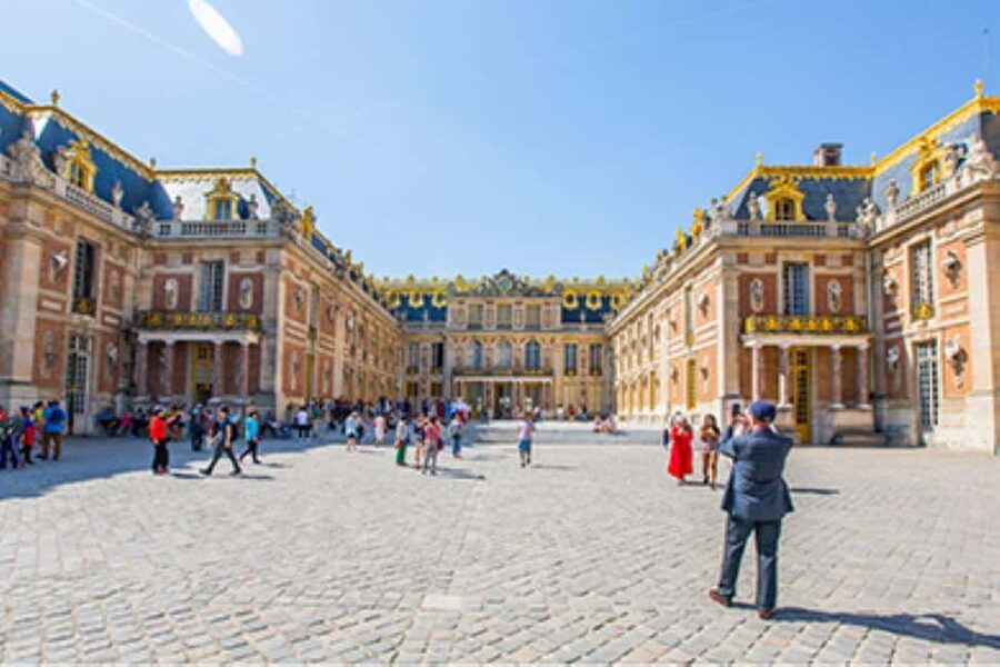 Excursion from Paris to Versailles Palace by Tootbus - Your Access Pass: Palace, Gardens, and Trianon Estate in One Day