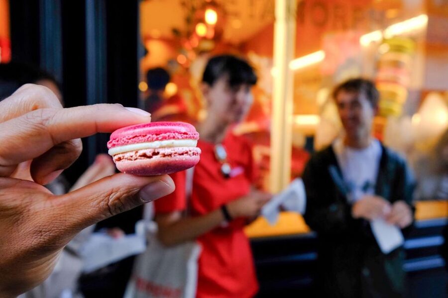 Explore the Marais: History, Art & Local Culture - Rue des Rosiers and the Jewish Quarter, culture you can taste