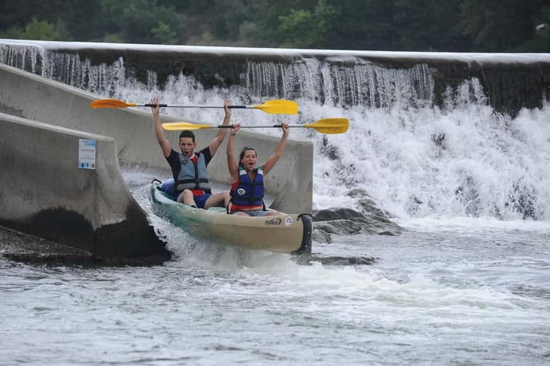 Family Canoe/Kayak Trip on the Ardèche: 3 hours - about 12 km - Starting at Alain Bateaux in Salavas: shade, signs, and an easy start