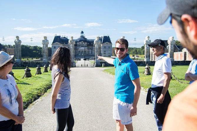 Fontainebleau and Vaux-Le-Vicomte Castle Small-Group Day Trip From Paris - A quick photo stop at Château de Blandy-les-Tours