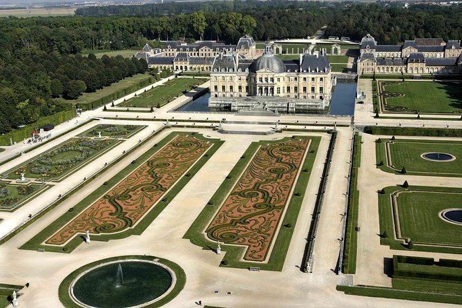 Fontainebleau and Vaux le Vicomte Chateaux Day Trip from Paris - Who This Day Trip Best Fits