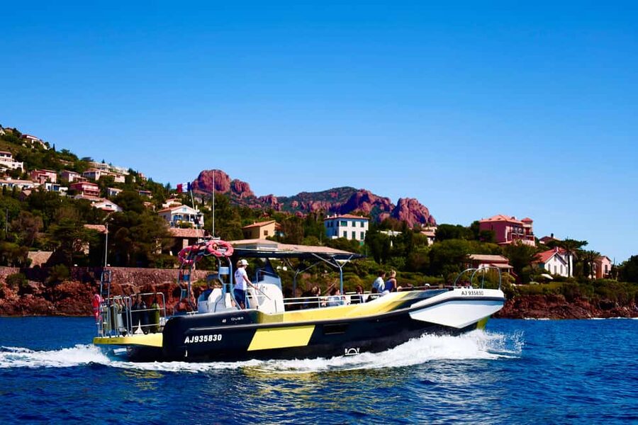 Fréjus : Esterel Calanques Cruise (Comfort Boat) + Swim Stop - Getting the most from a 150-minute ride