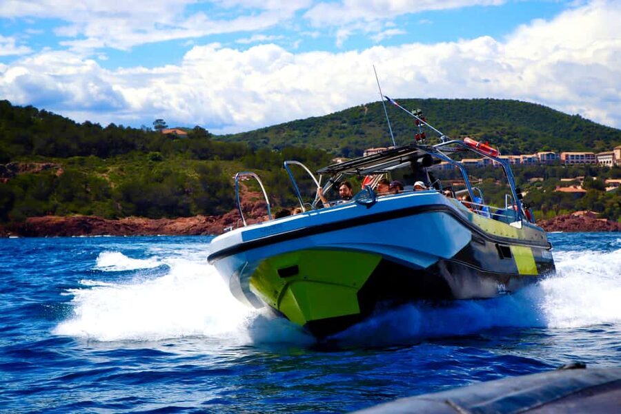 Fréjus : Esterel Calanques Cruise (Comfort Boat) + Swim Stop - What to bring for sun, salt, and choppy moments
