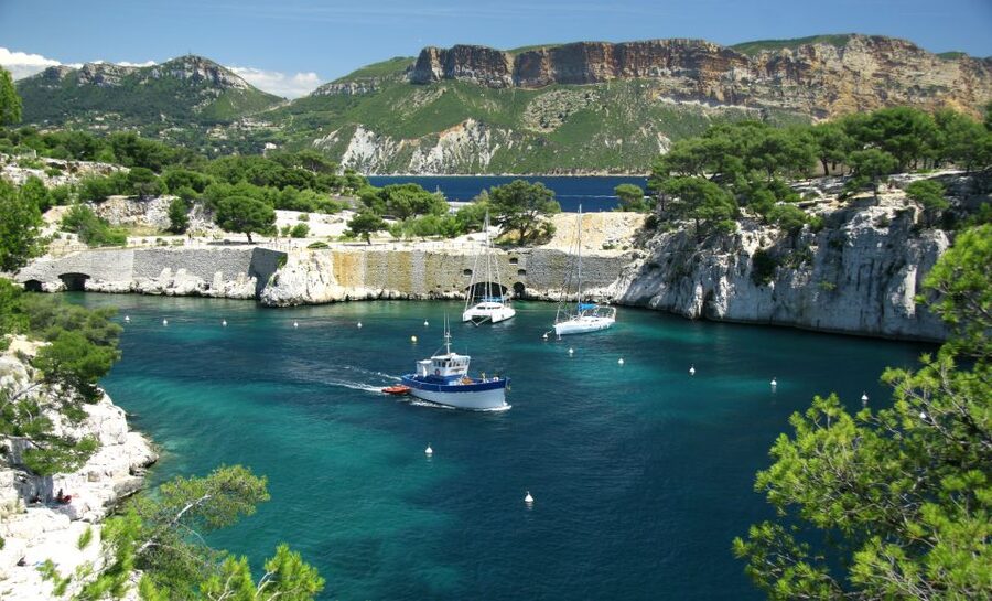 From Aix: Cassis Boat Ride & Provence Wine Tasting Day Tour - Wine tasting in the Cassis area: what you’re really paying for