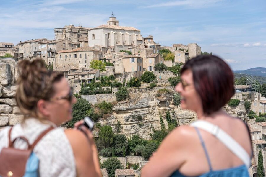 From Aix-en-Provence: Luberon Market & Villages Day Tour - Lourmarin on Friday: Renaissance charm plus time to browse your way