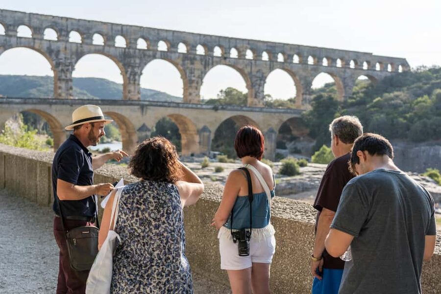 From Aix-en-Provence: Provence Region Tour with Wine Tasting - Les Baux-de-Provence and the Alpilles rocks: making your one hour count