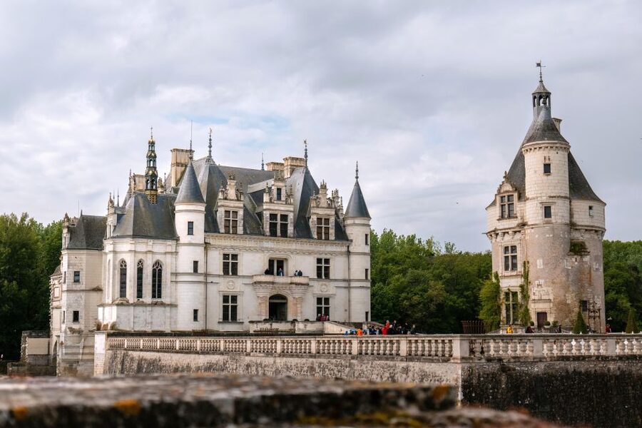 From Amboise: Chambord and Chenonceau Tour with Lunch - Chambord and Francis I: double helix staircase and park views