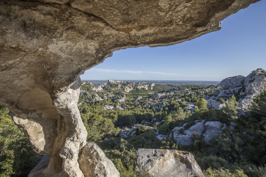 From Avignon: Full-Day Best of Provence Tour - Fontaine de Vaucluse: A Spring-Side Start at the Foot of the Mountains