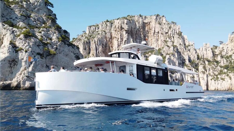 From Bandol: Visit the 13 calanques of Cassis & Marseille (3 hours 15 minutes at sea) - Key highlights at a glance
