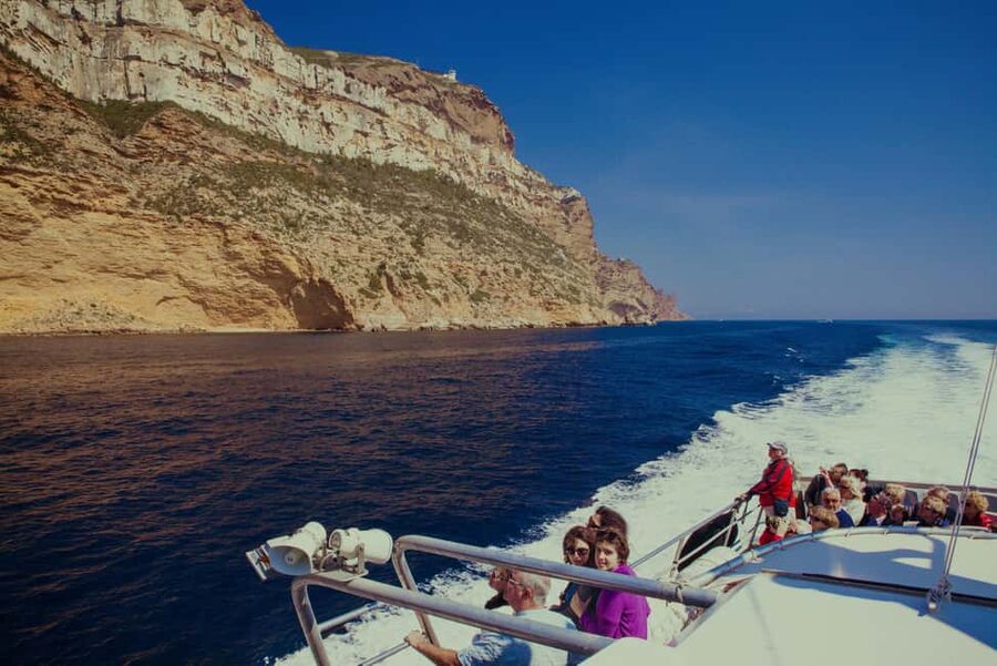From Bandol: Visit the 13 calanques of Cassis & Marseille (3 hours 15 minutes at sea) - The big idea: seeing the Calanques National Park from the water