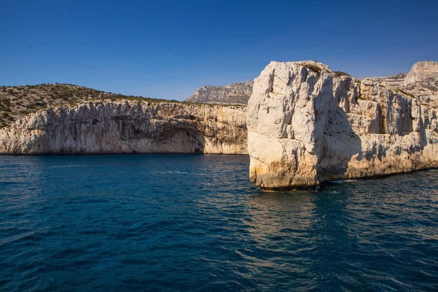 From Bandol: Visit the 13 calanques of Cassis & Marseille (3 hours 15 minutes at sea) - Who this cruise is best for