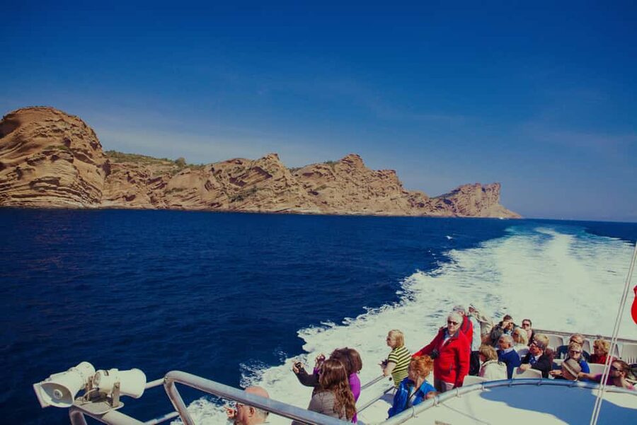 From Bandol: Visit the 7 calanques of Cassis & Marseille (2.5 hours at sea) - Mugel and Figuerolles: the early calanques that set the mood