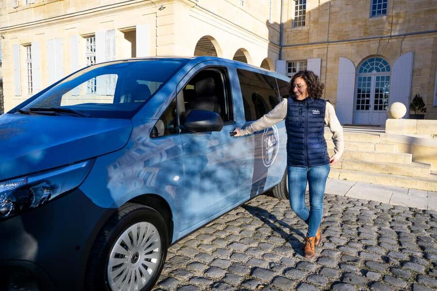 From Bordeaux: St-Emilion Day Tour with Tastings and Lunch - Château stop #1: guided vineyard view and the opening tastings