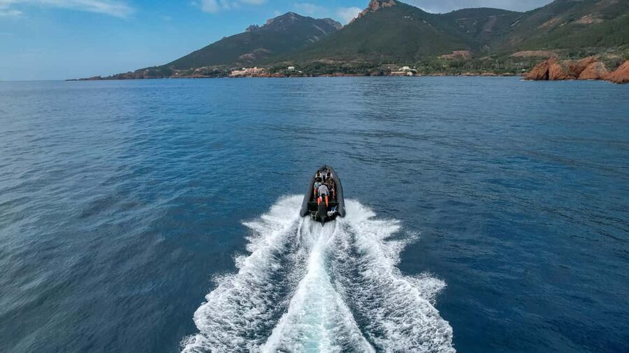 From Cannes: Essential Calanques de l'Estérel Sea Excursion - Why the Estérel Coast Looks Better From a Boat