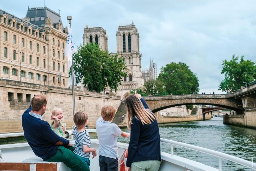 From Disneyland Paris: Paris Day Trip and Sightseeing Cruise - A smart Paris “starter kit” from Disneyland