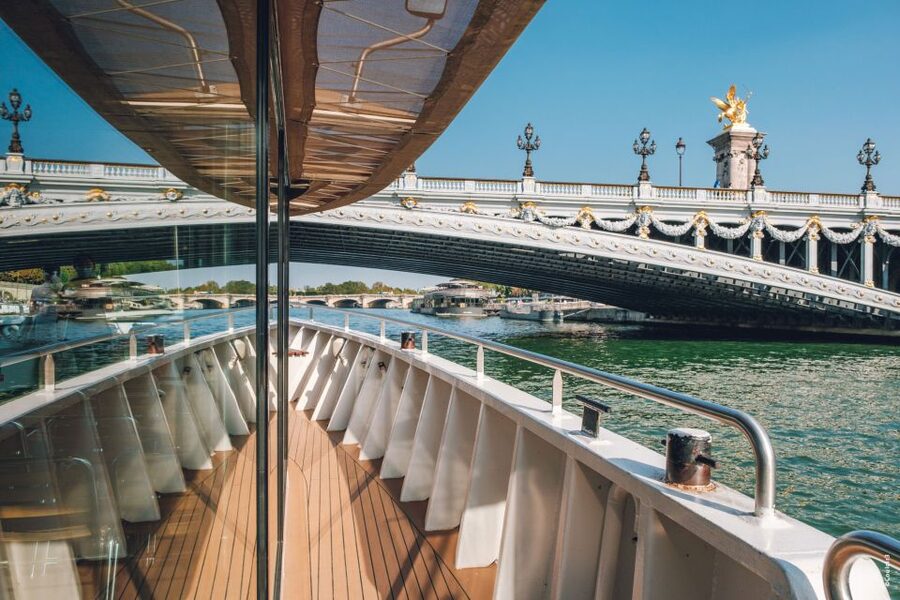From Disneyland Paris: Paris Day Trip and Sightseeing Cruise - On-board bar and snacks: a small comfort that helps