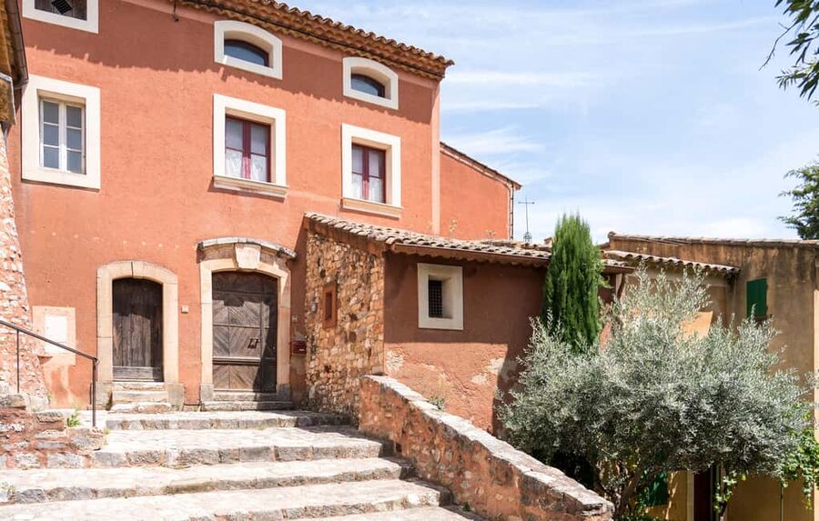 From Marseille: Luberon Market & Villages Full-Day Tour - Roussillon and Its Ochre Color: What Makes the Walk Fun
