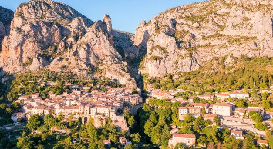 From Nice: Gorges du Verdon Guided Tour - Castellane time: a small base under big rocks