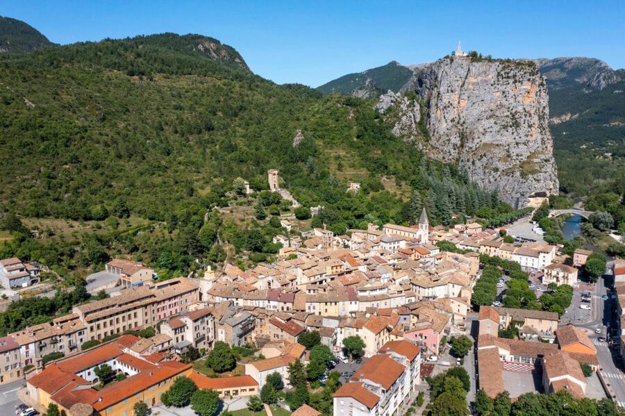 From Nice: Gorges du Verdon Guided Tour - Moustier-Sainte-Marie: medieval village vibes and ceramics you can actually buy