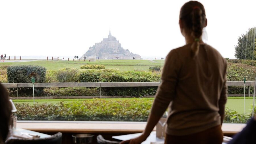 From Paris: 2-Day Normandy & Brittany Tour - Day 2 in Brittany: Saint-Malo ramparts and cathedral walk
