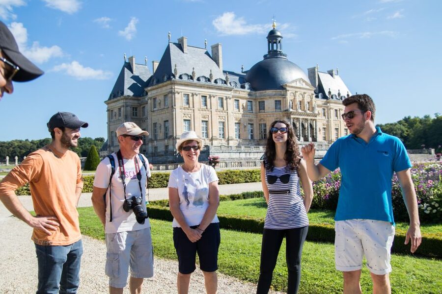 From Paris: Chateau de Fontainebleau & Vaux-Le-Vicomte Tour - Timing, lunch, and how to keep the day comfortable