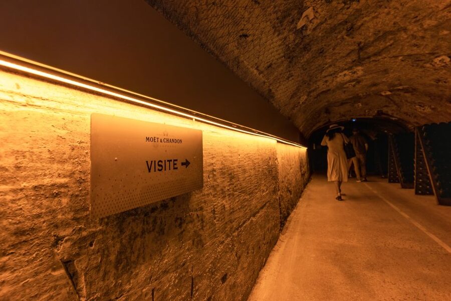 From Paris: Day Trip to Champagne with 8 Tastings & Lunch - Getting out of Paris: croissants, a guided ride, and real comfort