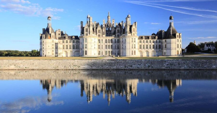 From Paris: Full-Day Loire Valley Chateaux Tour - Lunch plans and how to eat smart between châteaux