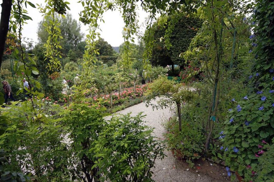 From Paris: Giverny and Monet's Home Day Trip - Getting To Giverny From Paris: Meeting Point And Minibus Comfort