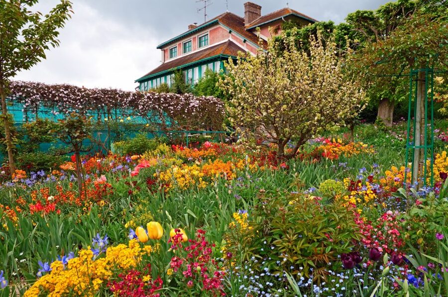 From Paris: Giverny and Versailles Palace Guided Day Trip - Fondation Monet in Giverny: The App-Based Visit That Lets You Set Your Own Pace