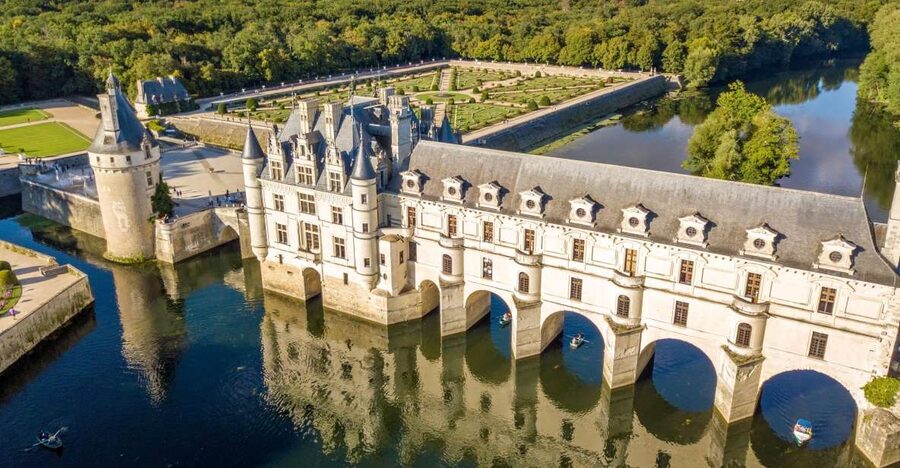From Paris: Loire Valley Castles Day Trip With Wine Tasting - Blois Lunch Time at Square Louis XII, Not a Food Court