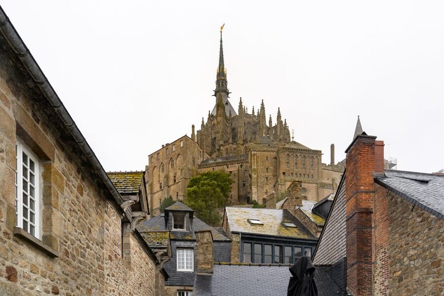 From Paris: Mont Saint Michel Day Trip with a Guide - Orientation on the Island: What Your Guide Helps You Notice