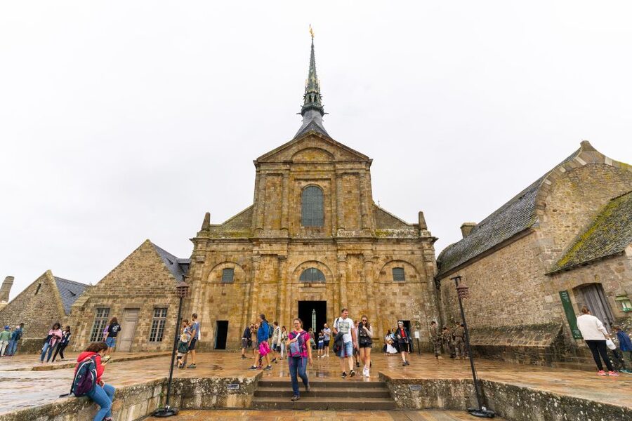 From Paris: Mont Saint Michel Day Trip with a Guide - The Guide Experience: Why People Keep Praising Certain Names