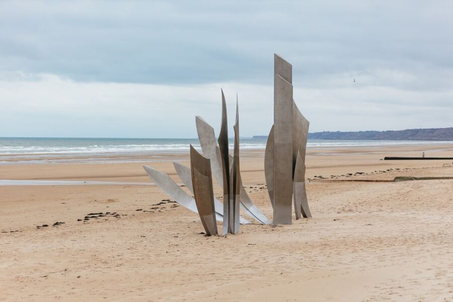 From Paris: Normandy D-Day Landing Beaches Full-Day Tour - Longues-sur-Mer battery: seeing fortifications up close