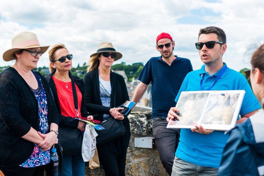 From Paris: Small-Group Loire Valley Castles Full-Day Tour - Château d’Amboise and Leonardo’s Tomb, François I’s Royal Stage