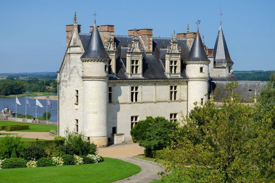 From Paris: Small-Group Loire Valley Castles Full-Day Tour - Guide Style That Makes Short Stops Work, Names You’ll Notice in Feedback