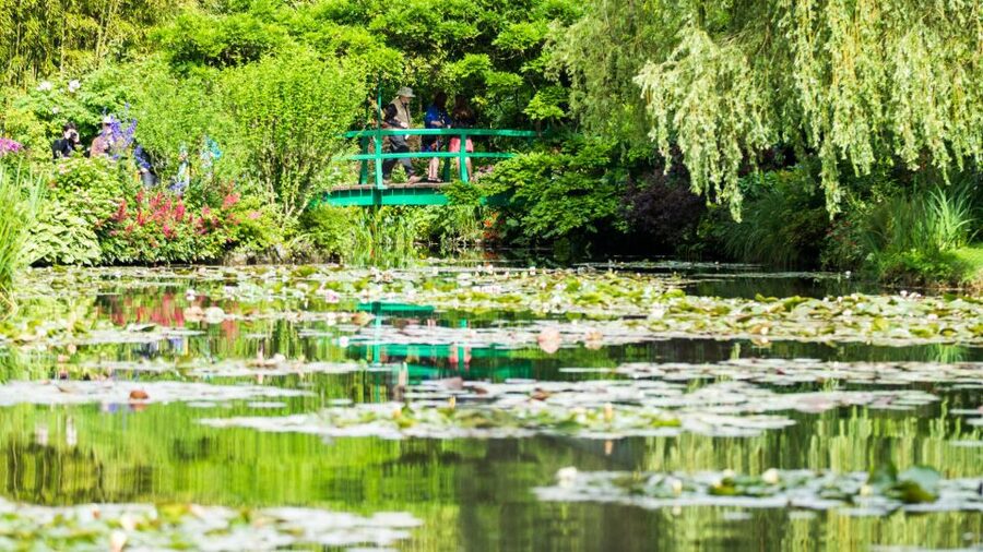 From Paris: Versailles and Giverny Full-Day Trip - Monet’s tomb and the churchyard pause that adds meaning