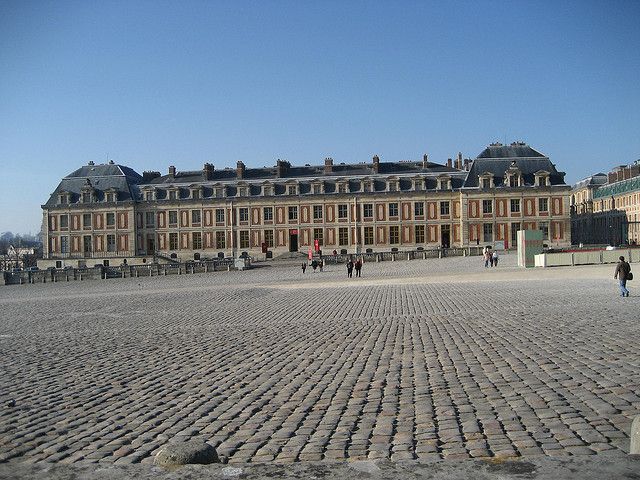 From Paris: Versailles Guided Tour by Deluxe Minibus - Getting From Central Paris to Versailles Without the Headache