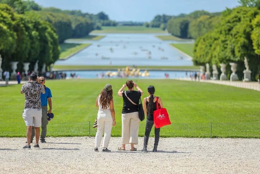 From Paris: Versailles Guided Tour with Skip-the-Line Entry - Coach transport and timing, how to avoid end-of-day stress