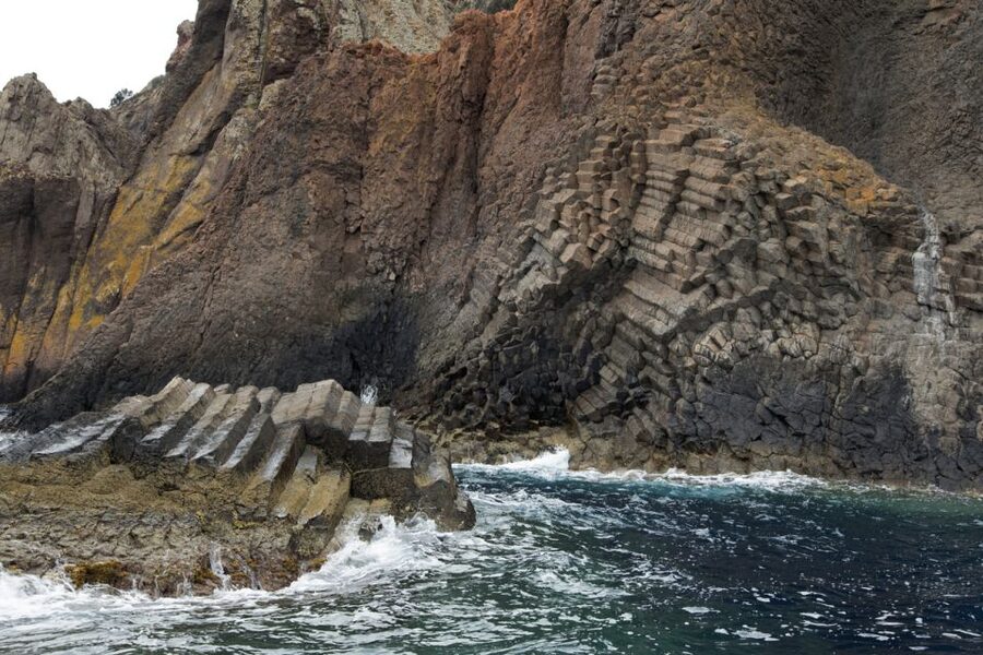 From Sagone/Cargèse: Piana, Scandola, Girolata Boat Tour - How the captain handles wind and sea state