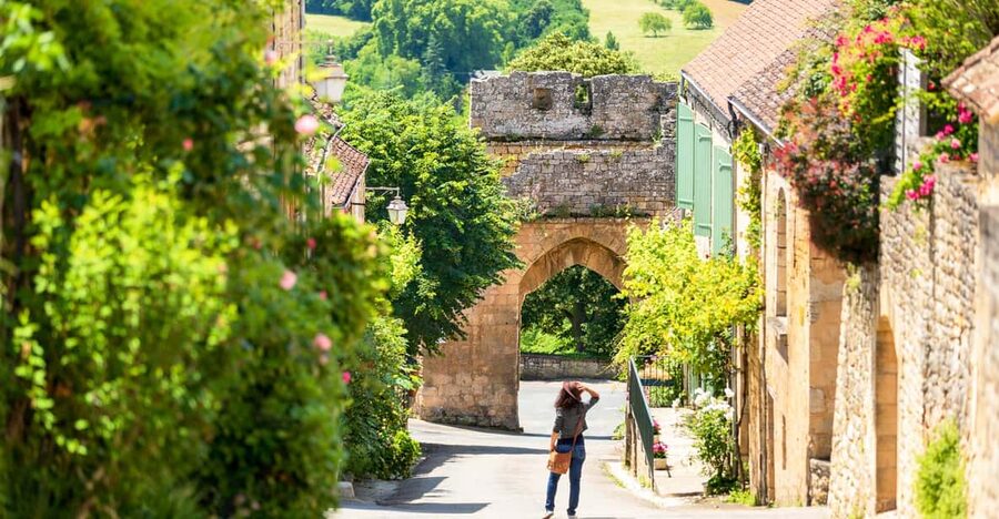 From Sarlat: Beynac & Domme Tour & Dordogne Boat Ride - Beynac’s Cliff-Top Château, Built to Close the Valley