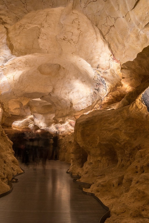 From Sarlat-la-Canéda: Lascaux IV and Cave Art Full-Day Tour - The van ride from Sarlat, and why small-group matters