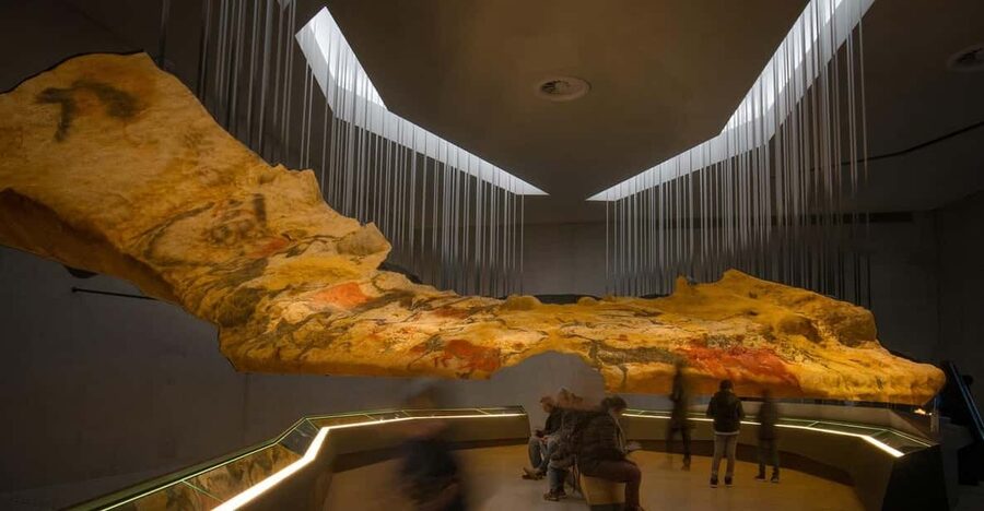 From Sarlat-la-Canéda: Lascaux IV and Cave Art Full-Day Tour - Les Eyzies de Tayac: where the Cro-Magnon story starts
