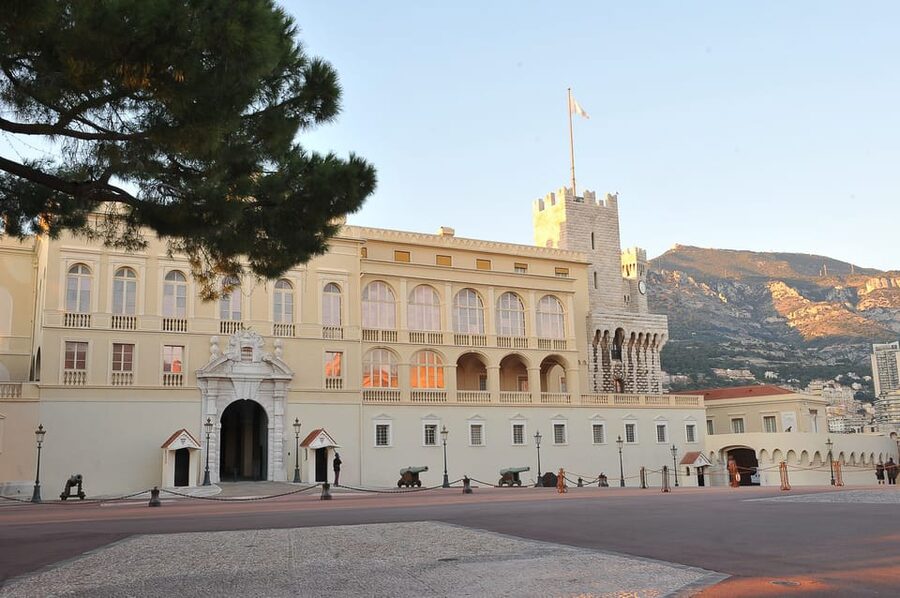 Full-Day Small Group Tour to Monaco and Eze - Setting off from the Moyenne Corniche, where the Riviera hits first