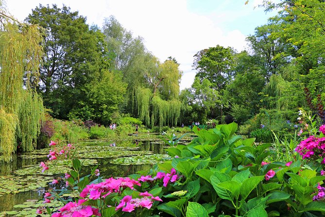 Giverny and Monet's Garden Half-Day Trip from Paris - Water Garden and the Japanese Bridge: lily pond magic, timed for success