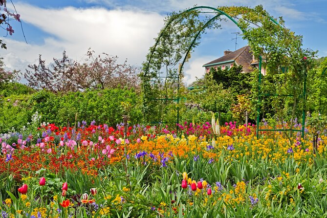Giverny Monet’s Home and Gardens Half Day Tour from Paris - Lily Pads, Bloom Season, and Why Timing Changes the Whole Day