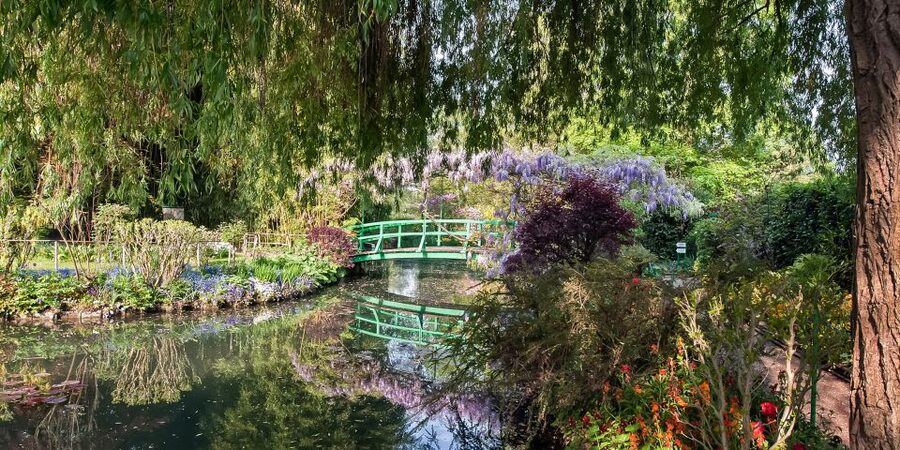 Giverny: Monet's House and Gardens Guided Tour - Group size up to 10: why it’s worth paying for a small tour