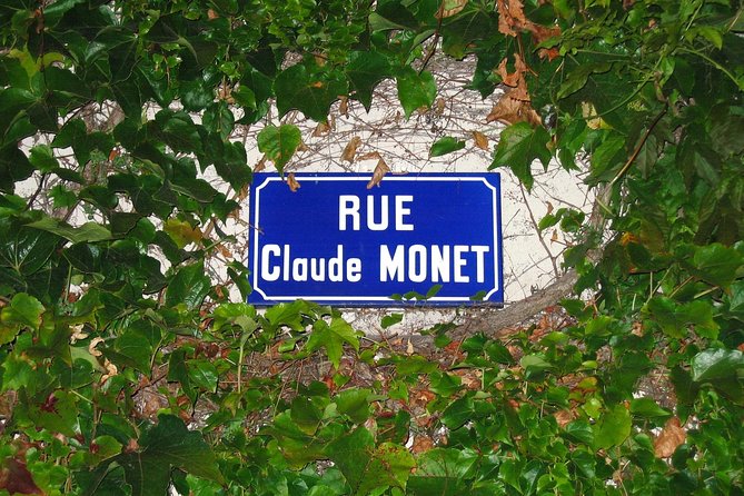 Giverny & Monet's House Audio Guided Half-day Tour from Paris - Clos Normand Garden: Water Lilies, Japanese Bridge, and Far East Blooms
