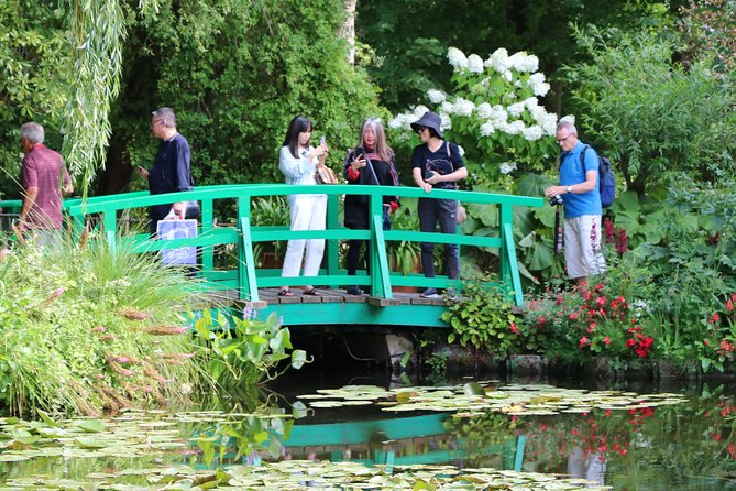 Giverny's House & Gardens plus Versailles Palace Day Trip with Lunch from Paris - Getting out of Paris smoothly at 8:15 am