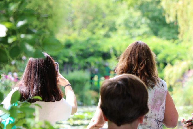 Giverny's House & Gardens plus Versailles Palace Day Trip with Lunch from Paris - Versailles gardens and the Musical Fountain Show you should plan around